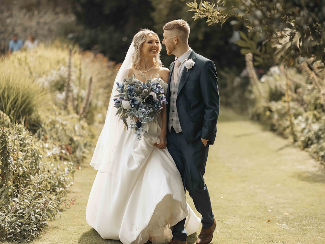 Bedanya Foto Prewedding Indoor vs Outdoor: Mana yang Cocok untuk Kamu?