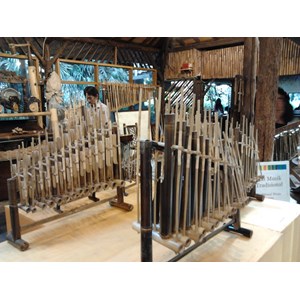 Pengrajin Angklung Bandung