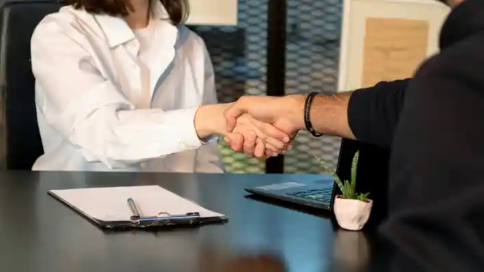 Outsourcing sebagai Solusi Downsizing: Cara Perusahaan Lakukan Efisiensi Tanpa PHK Massal